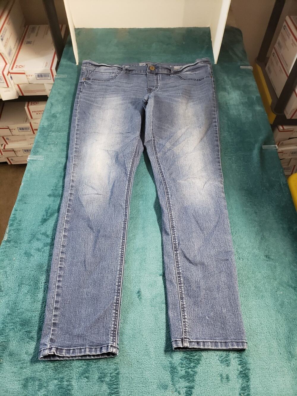 Mossimo Jeans Size 18 Women Blue Stretch Pants Denim Mid Rise Jegging